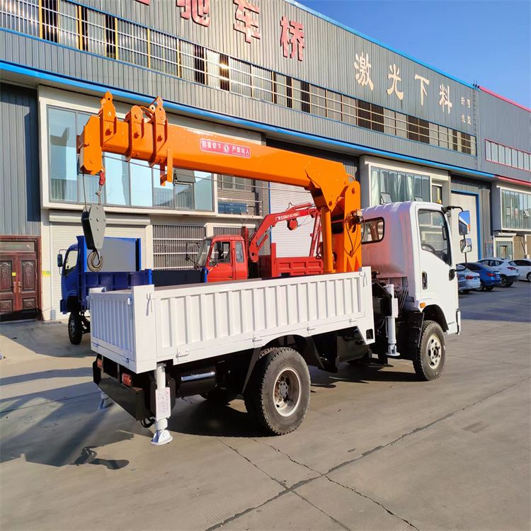 突泉县三轮随车吊定制 农用改装机自备吊中瑞长期出售